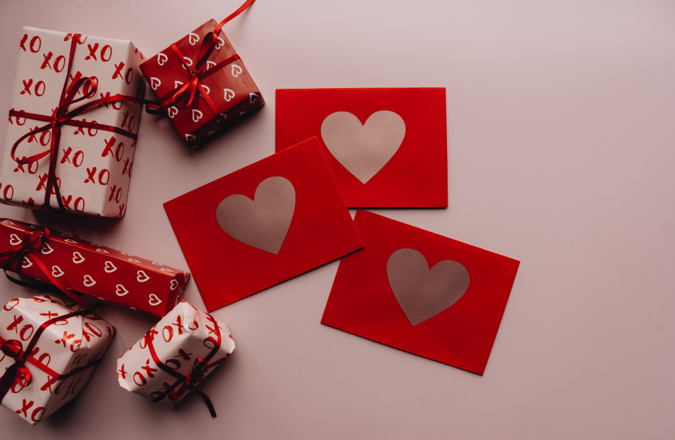 Gift cards inn red envelopes with gold hearts
